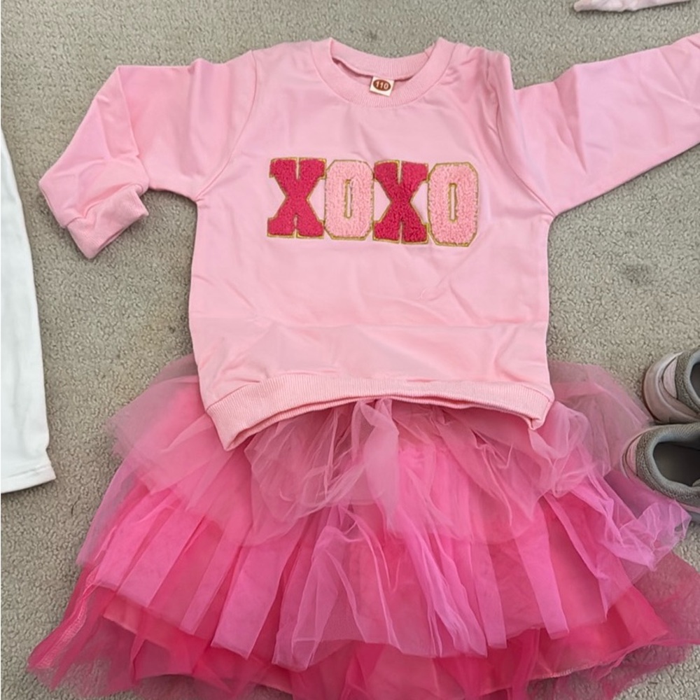NWT Pink Embroidered XOXO Sweatshirt and Tulle Skirt Set